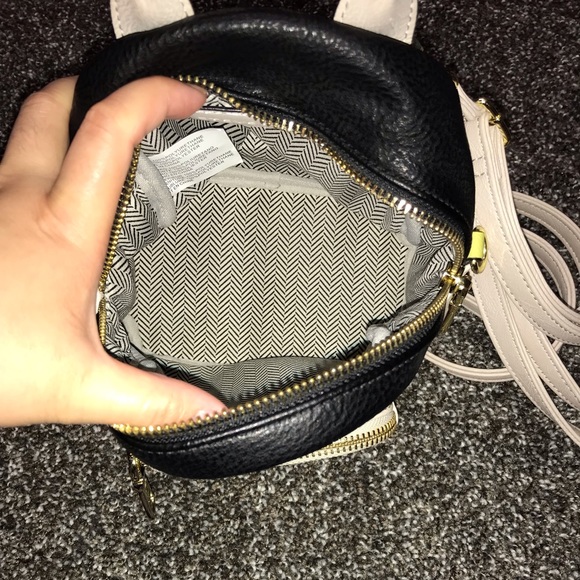 Steve Madden mini backpack and crossbody bag - Picture 9 of 10